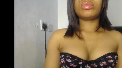 Snapshot of sexy_goddess_pet chatting on 05/26/26, 06:26 Ella online show from 05/26/26, 06:26