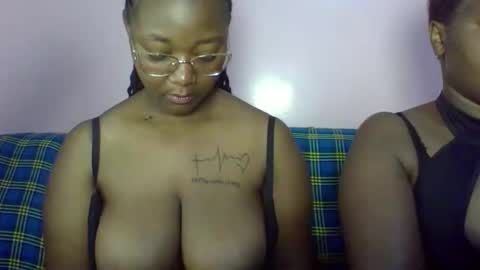 Snapshot of sexy_helle chatting on 02/10/26, 05:22 sexy_helle online show from 02/10/26, 05:22