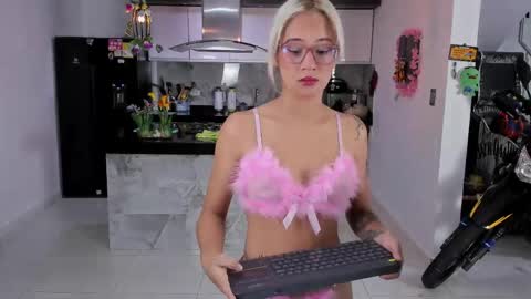 WENDY  MAX  AND VICKY online show from 05/24/26, 04:28
