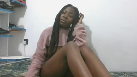 Snapshot of sexy_letisha chatting on 09/29/25, 08:35 sexy_letisha online show from 09/29/25, 08:35