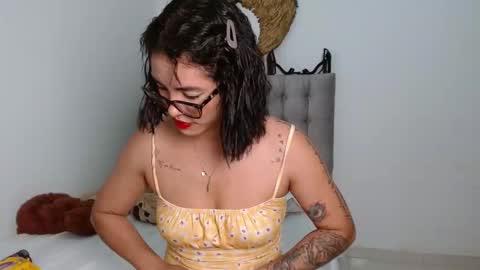 Snapshot of sexy_lia_latina chatting on 10/05/25, 02:43 Celeste online show from 10/05/25, 02:43