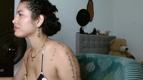 Snapshot of sexy_lia_latina chatting on 04/21/26, 01:29 Celeste online show from 04/21/26, 01:29
