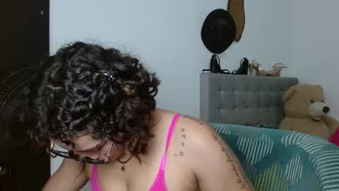 Snapshot of sexy_lia_latina chatting on 05/17/26, 04:54 Celeste online show from 05/17/26, 04:54