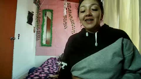 sexy lolas online show from 04/20/26, 08:43