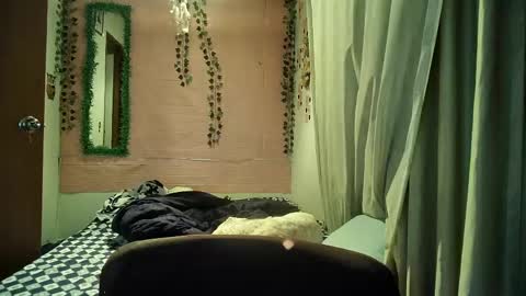 sexy lolas online show from 04/25/26, 01:19
