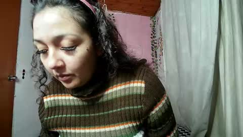 sexy lolas online show from 05/18/26, 04:07
