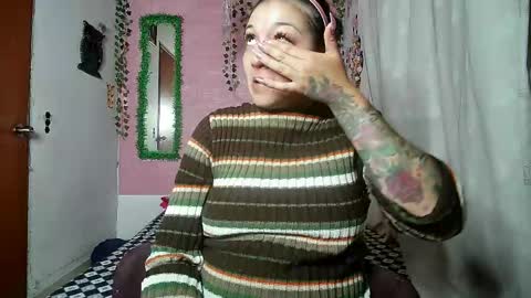 sexy lolas online show from 05/19/26, 04:19