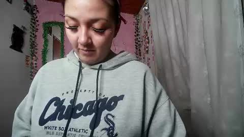 sexy lolas online show from 06/23/26, 05:16