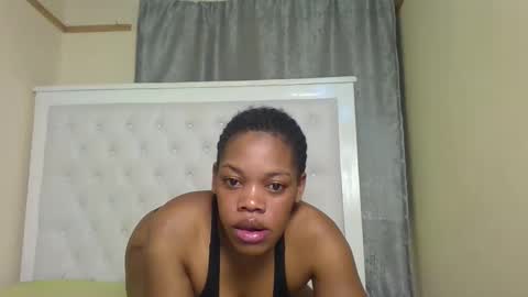 Snapshot of sexy_lyna chatting on 10/15/25, 06:19 sexy_lyna online show from 10/15/25, 06:19
