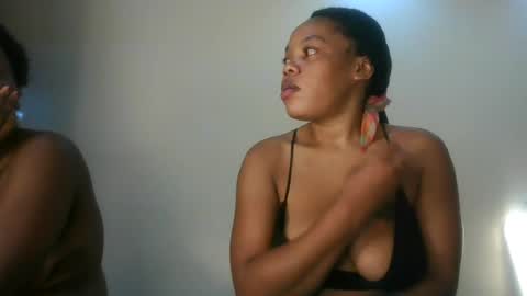 sexy_lyna online show from 07/12/26, 04:36
