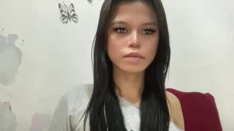 Snapshot of sexy_maevemorexxx chatting on 05/22/26, 02:51 Nicole online show from 05/22/26, 02:51