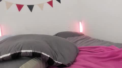 Snapshot of sexy_misses19 chatting on 10/09/25, 05:33 Ellie Mia online show from 10/09/25, 05:33