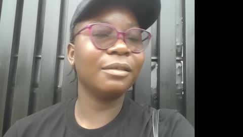 Snapshot of sexy_pearl12 chatting on 10/29/25, 09:55 zoe online show from 10/29/25, 09:55