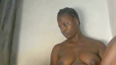 sexy_petitqueen online show from 05/06/26, 04:08