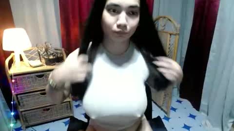 Snapshot of sexy_pussy143 chatting on 04/20/26, 04:15 angela online show from 04/20/26, 04:15
