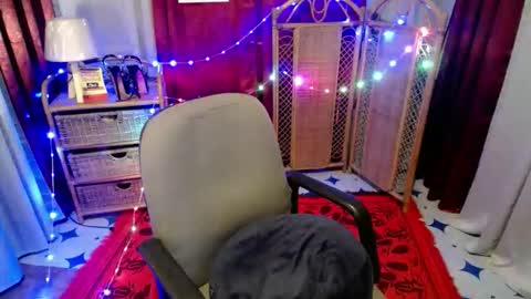 Snapshot of sexy_pussy143 chatting on 05/14/26, 07:26 angela online show from 05/14/26, 07:26