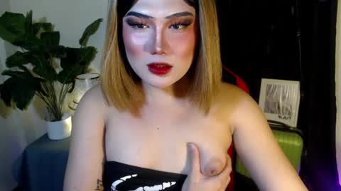 Snapshot of sexy_rc18 chatting on 06/19/26, 06:23 RC online show from 06/19/26, 06:23