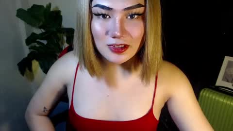 Snapshot of sexy_rc18 chatting on 06/25/26, 06:45 RC online show from 06/25/26, 06:45
