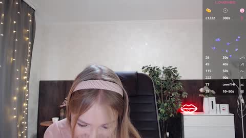 Snapshot of sexy_red_foxx chatting on 12/05/24, 06:21 Annie - Your Dream Girl online show from 12/05/24, 06:21