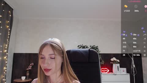 Snapshot of sexy_red_foxx chatting on 12/23/24, 05:39 Annie - Your Dream Girl online show from 12/23/24, 05:39