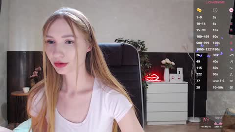 Snapshot of sexy_red_foxx chatting on 01/24/25, 07:30 Annie - Your Dream Girl online show from 01/24/25, 07:30