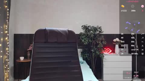 Snapshot of sexy_red_foxx chatting on 02/11/25, 05:58 Annie - Your Dream Girl online show from 02/11/25, 05:58