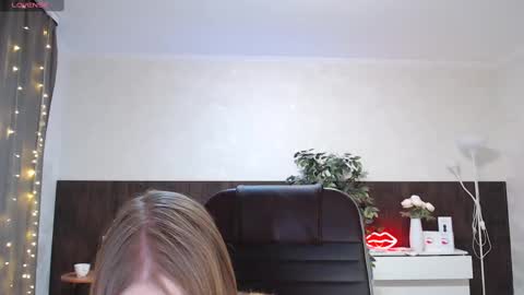 Snapshot of sexy_red_foxx chatting on 03/07/25, 01:20 Annie - Your Dream Girl online show from 03/07/25, 01:20