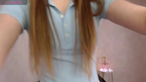 Snapshot of sexy_sansa chatting on 02/05/26, 04:33 Alina online show from 02/05/26, 04:33