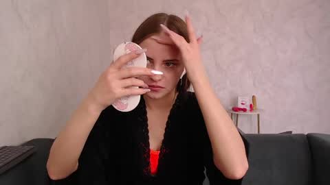 Snapshot of sexy_sansa chatting on 04/19/26, 07:29 Alina online show from 04/19/26, 07:29