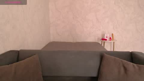 Snapshot of sexy_sansa chatting on 05/19/26, 10:32 Alina online show from 05/19/26, 10:32