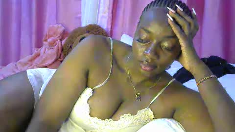 laura online show from 01/11/26, 02:05