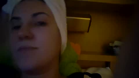 Snapshot of sexy_slimm25 chatting on 12/18/24, 03:33 Slimm online show from 12/18/24, 03:33