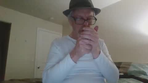 Snapshot of sexy_white_daddy chatting on 02/22/25, 05:12 Daddy online show from 02/22/25, 05:12