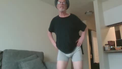 Snapshot of sexy_white_daddy chatting on 02/24/25, 07:52 Daddy online show from 02/24/25, 07:52