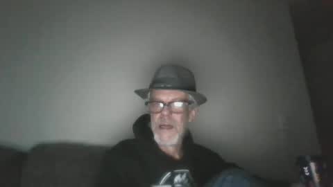 Snapshot of sexy_white_daddy chatting on 02/25/25, 05:15 Daddy online show from 02/25/25, 05:15