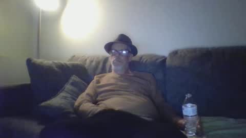 Snapshot of sexy_white_daddy chatting on 03/10/25, 12:15 Daddy online show from 03/10/25, 12:15