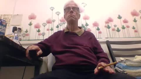 Snapshot of sexy_white_daddy chatting on 09/21/25, 11:28 Daddy online show from 09/21/25, 11:28