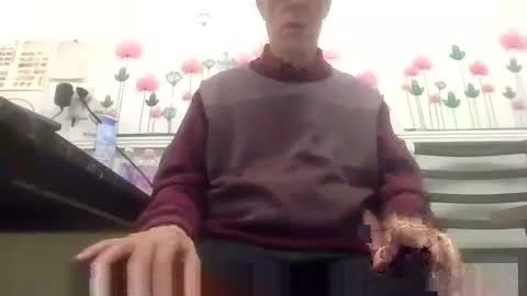 Snapshot of sexy_white_daddy chatting on 10/28/25, 02:15 Daddy online show from 10/28/25, 02:15