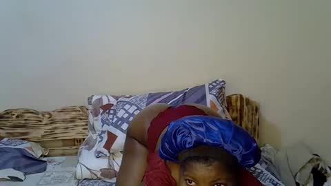 Snapshot of sexy_yello chatting on 10/27/25, 12:53 Bantu girl online show from 10/27/25, 12:53