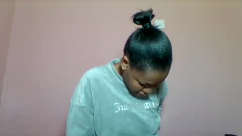 Snapshot of sexyapple2002 chatting on 09/12/25, 08:03 sexyapple2002 online show from 09/12/25, 08:03