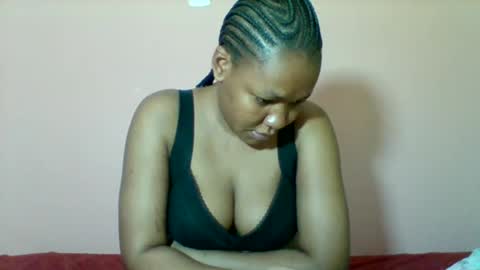 Snapshot of sexyapple2002 chatting on 10/29/25, 12:18 sexyapple2002 online show from 10/29/25, 12:18