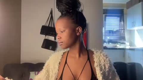 sexyasszeeee online show from 05/13/26, 08:34