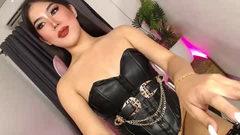 Snapshot of sexybaby2999 chatting on 09/26/25, 01:48 Lexie online show from 09/26/25, 01:48