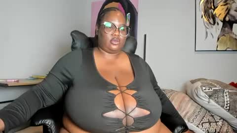 Snapshot of sexyblackhugetits chatting on 10/12/25, 05:23 sexyblackhugetits online show from 10/12/25, 05:23
