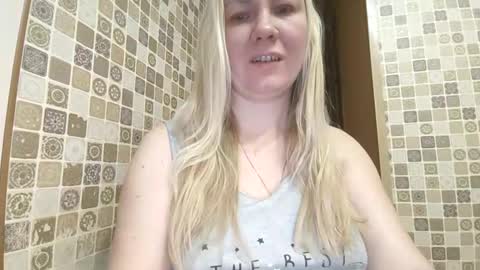 Snapshot of sexyblondebush chatting on 01/01/25, 06:58 Lana online show from 01/01/25, 06:58