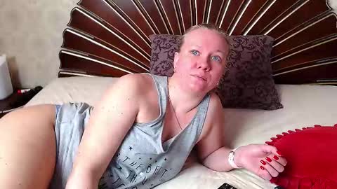 Snapshot of sexyblondebush chatting on 02/17/26, 04:20 Lana online show from 02/17/26, 04:20