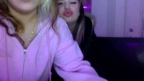 Snapshot of sexyblondiifreak chatting on 04/23/26, 03:08 karmen online show from 04/23/26, 03:08