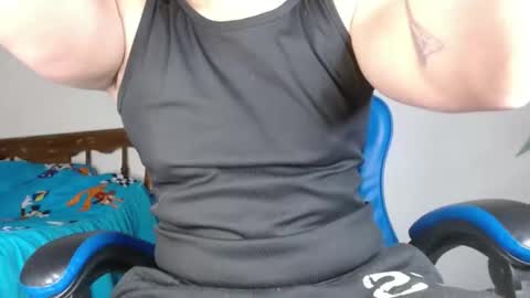 Snapshot of sexyboy_bigclit chatting on 12/19/25, 10:22 Iker online show from 12/19/25, 10:22