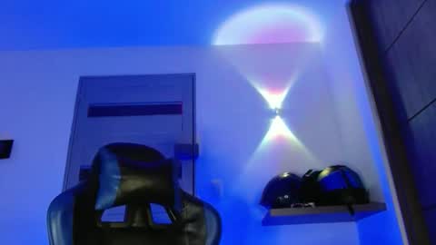 Snapshot of sexyboy_bigclit chatting on 04/23/26, 09:19 Iker online show from 04/23/26, 09:19