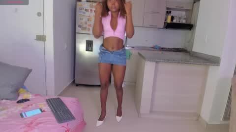 Snapshot of sexybrunnetem chatting on 05/31/26, 08:43 sofia online show from 05/31/26, 08:43